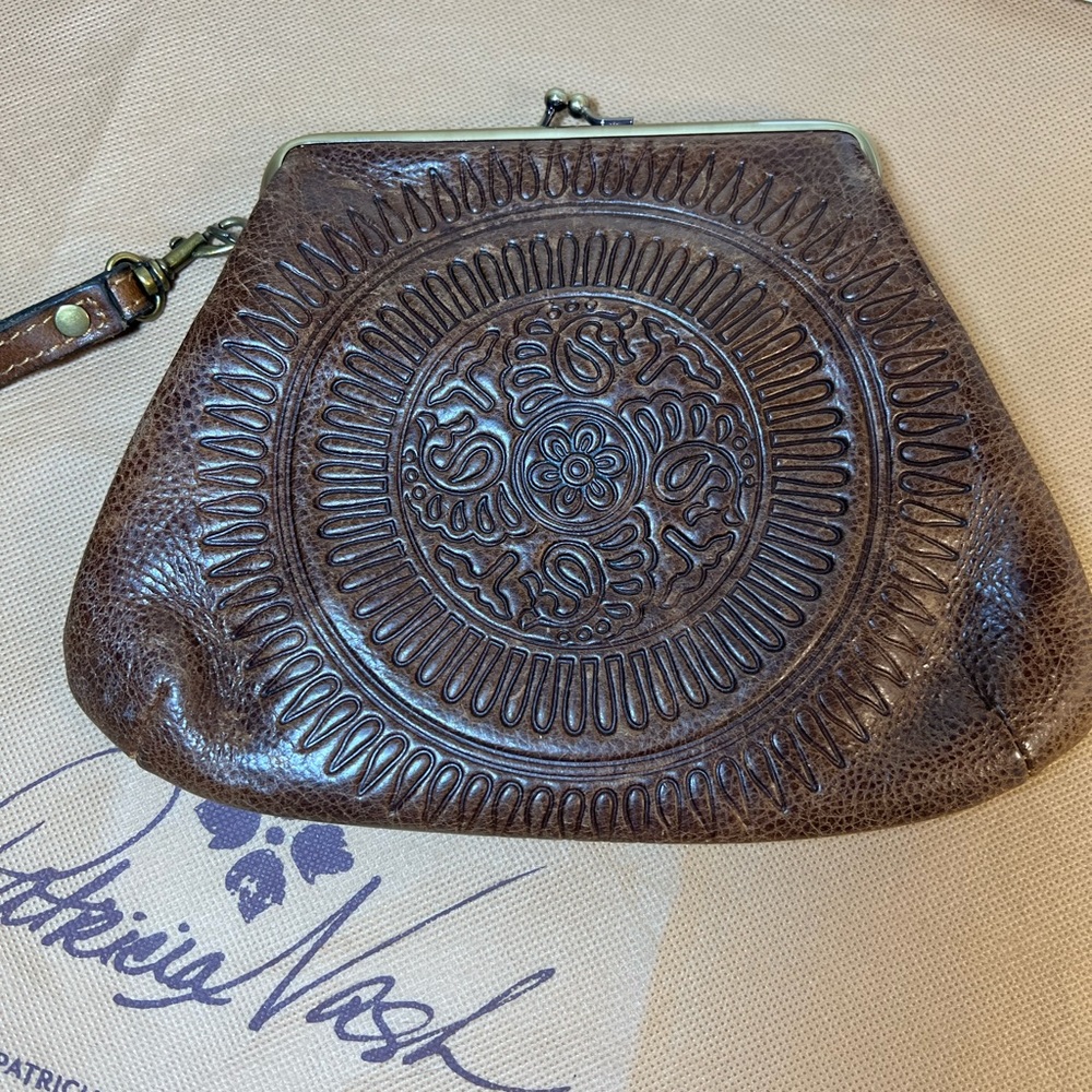👜Patricia Nash Savena Clutch - A